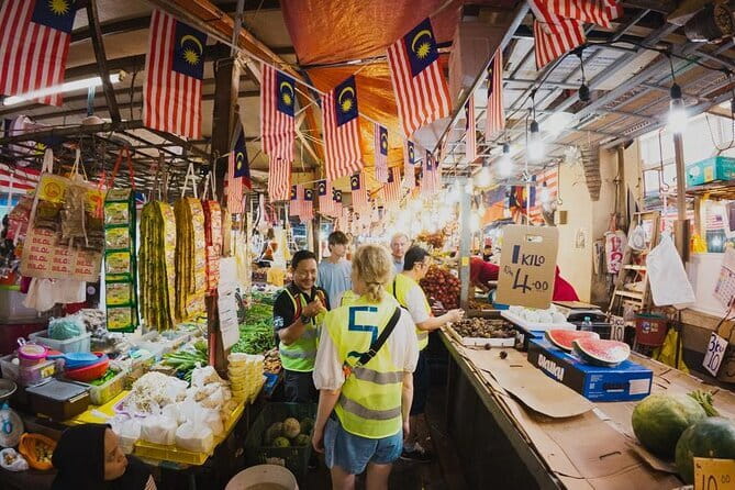 4-Hour Inspiring KL Cycling Tour - Jalan Tuanku Abdul Rahman and Malay traditions
