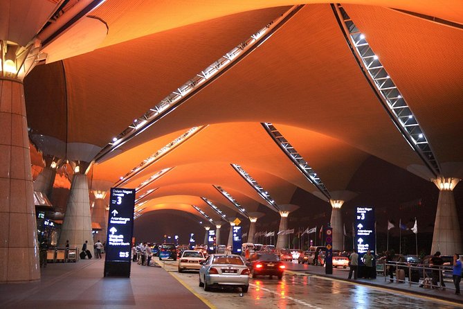 Airport transfer - Why a pre-booked ride can help after landing at KLIA