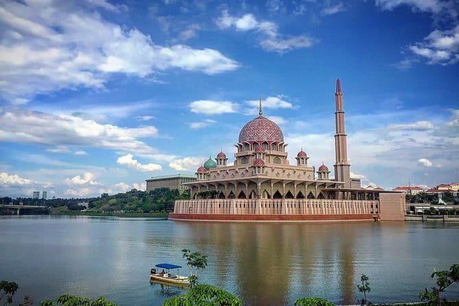 Batu Caves & Putrajaya Highlights: Landmarks & Botanical Garden - Putrajaya makes sense from a moving vehicle