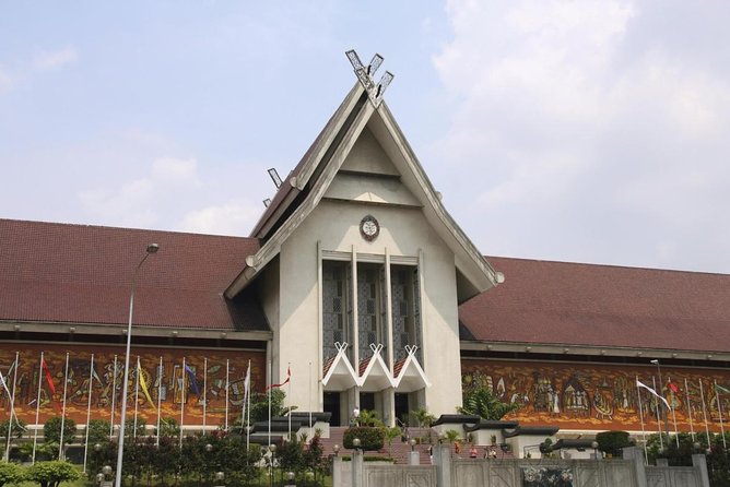 Best of Kuala Lumpur City Tour Including National Museum and National Monument - Petronas Towers: an efficient first photo stop