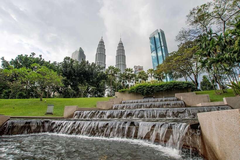Best of Kuala Lumpur Tour with Twin Tower Entry - Old Kuala Lumpur, Chinatown, and Central Market