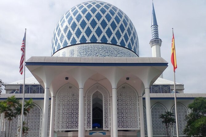 Blue Mosque And Batu Caves Private Tour from Kuala Lumpur - What the private vehicle changes
