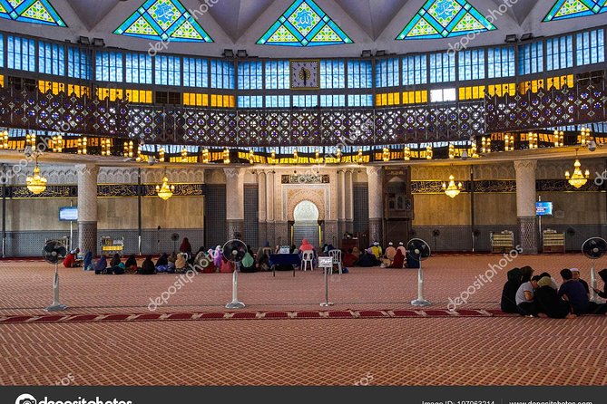 City Tour with Batu Cave and Fireflies Tour - Batu Caves and the Lord Murugan shrine