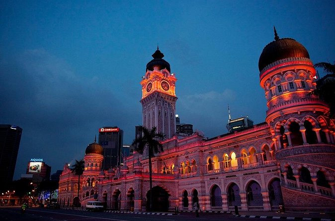Discover The Best of Kuala Lumpur by Night - Chan See Shu Yuen Temple and its Chinese details