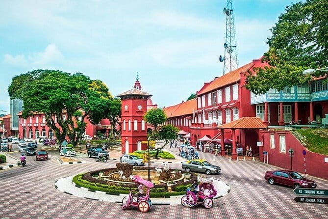 Exclusive Malacca Private Tour - Cheng Hoon Teng Temple shows three faiths in one place