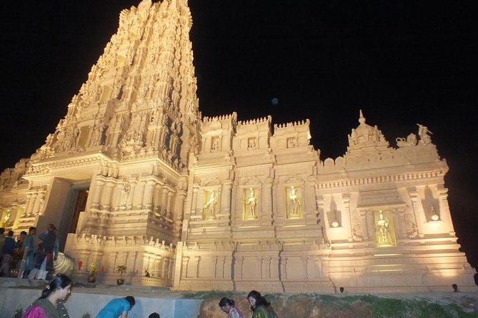 Fireflies Tour and Batu Cave Visit with Boat Ride and Seafood Dinner - Batu Caves and the climb to Lord Murugan