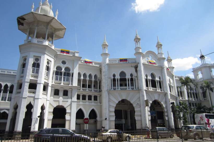 From KLIA or Port Klang: Kuala Lumpur Transit Tour - The royal palace and Perdana Botanical Garden