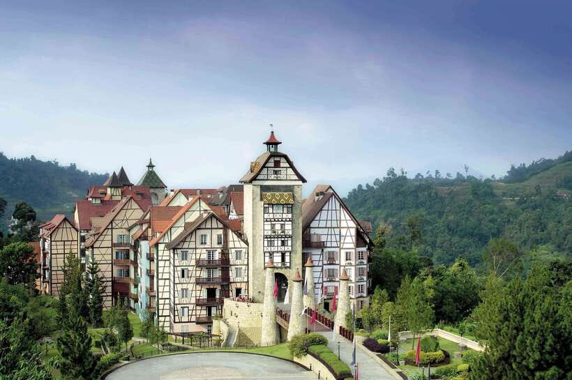 From Kuala Lumpur: Colmar Tropicale and Batu Caves Day Trip - What this Kuala Lumpur day trip really covers