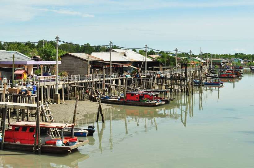 From Kuala Lumpur: Crab Island Tour with Seafood Lunch - What to bring and how to handle the day