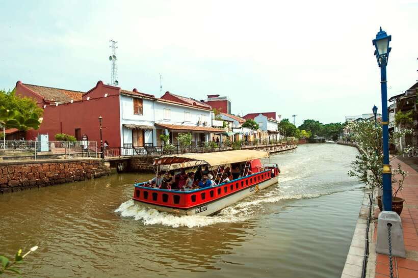 From Kuala Lumpur: Full-Day Historical Tour of Malacca - Lunch and time to explore the old streets