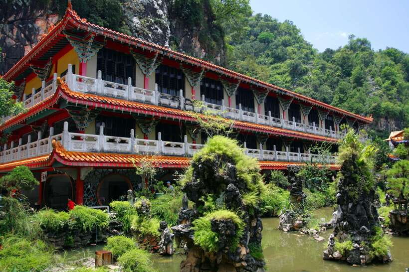 From Kuala Lumpur: Full-Day Tour to Ipoh - Cave temples: Perak Cave, Sam Poh Tong, and Kek Look Tong