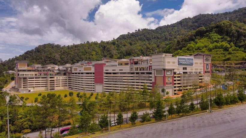 From Kuala Lumpur: Genting Highlands Day Tour & Gondola Ride - What the private van adds to the day