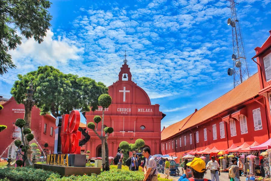 From Kuala Lumpur: Historical Melaka Day Tour with Lunch - The road to Melaka and the first historic stops