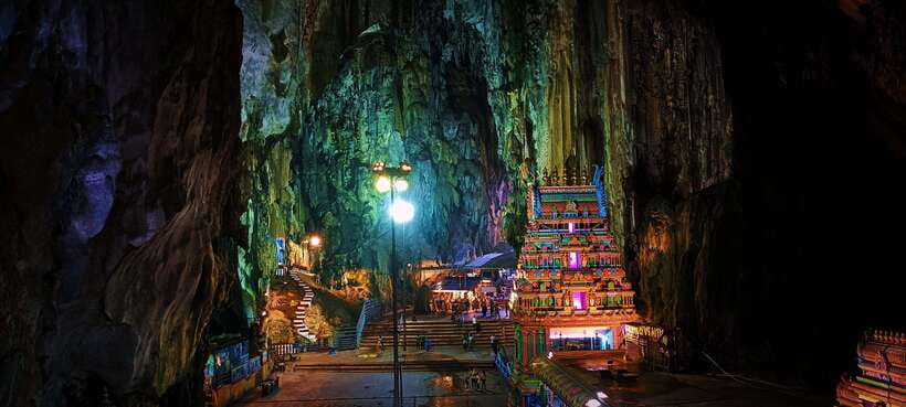 From Kuala Lumpur: Private Batu Caves Cultural Tour - Watching batik being made by hand