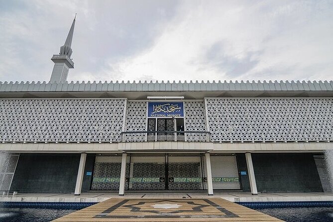 Full Day Kuala Lumpur City Tour with Petronas Twin Tower Tickets - The River of Life and Jamek Mosque