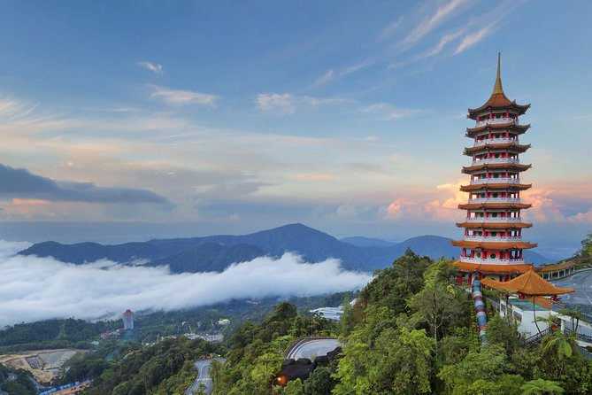Genting Highlands Fun Day Trip from Kuala Lumpur - Riding the Awana SkyWay above the rainforest