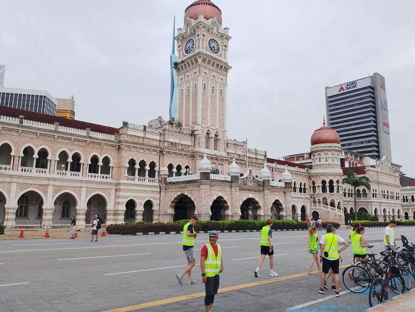 Hidden Kuala Lumpur: 4-Hour Bike Tour - Food stops that make the ride feel local