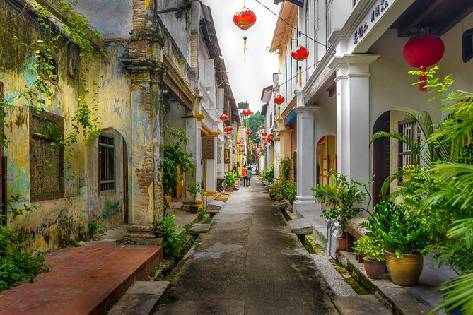 Ipoh Heritage & Orang Utan Island Day Tour from Kuala Lumpur - Perak Cave Temple and its 40-foot Buddha