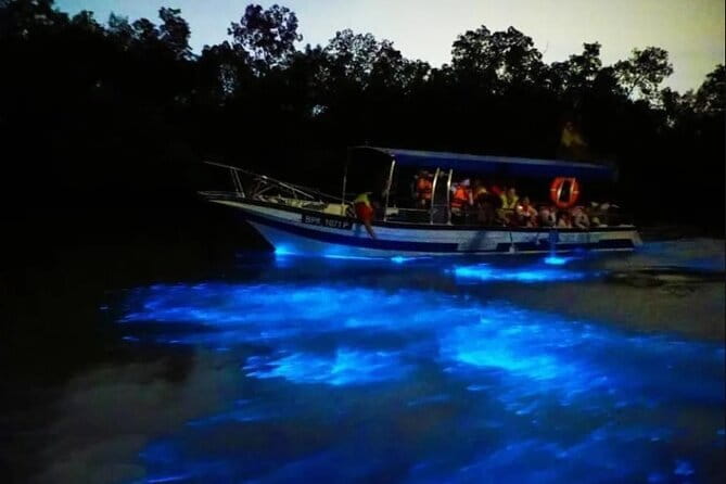 KL's Vespa Sprint - Suria KLCC and the Petronas Twin Towers