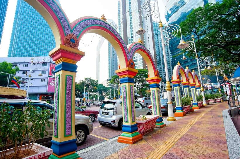 Kuala Lumpur: 4-Hour Authentic Local Markets & Event Tour - Guides make or break the evening