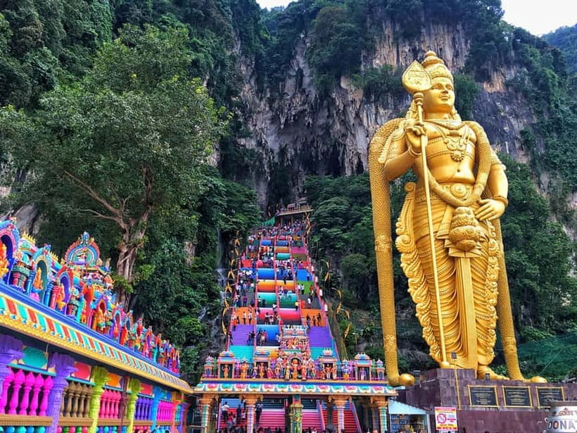Kuala Lumpur Adventure:Kanching Falls, Ramayana & Batu Caves - Ramayana Cave and its colorful Hindu art