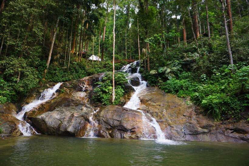 Kuala Lumpur: Batu Caves, Ramayana Caves & Kanching Falls - Ramayana Cave and its theatrical storytelling