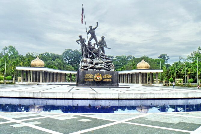 Kuala Lumpur City & Batu Caves Temple Private Tour - Thean Hou Temple and Malaysia’s Chinese traditions