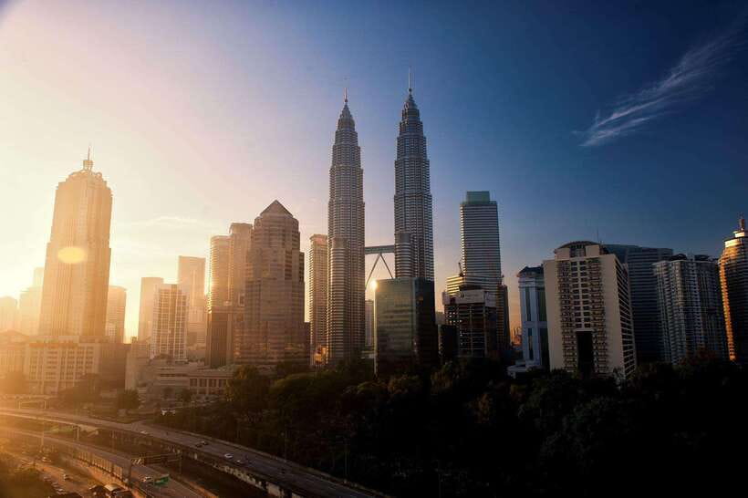 Kuala Lumpur: City Tour & Batu Caves Combo - Batik painting and the shopping question