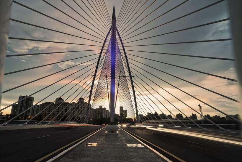 Kuala Lumpur: City Tour, KL Tower Ticket & Putrajaya w/ Boat - Putrajaya Lake and the city built around it