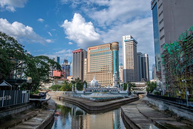 Kuala Lumpur City Tour with Batu Caves Discovery (Shared) - Istana Negara offers a quick look at Malaysia’s monarchy
