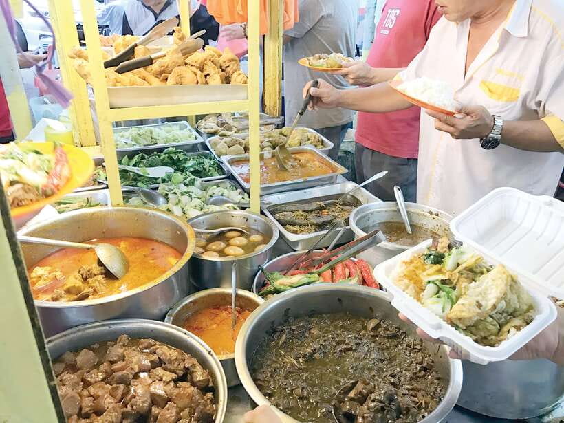 Kuala Lumpur: Evening Food Tour by Bike - Why Kuala Lumpur works so well by bicycle at night