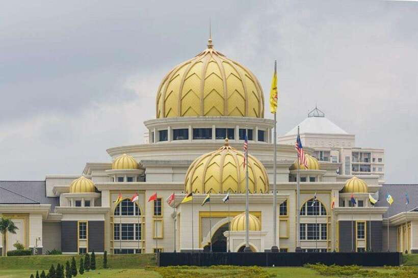 Kuala Lumpur: Full-Day Private City Highlights Tour - Starting at the Petronas Twin Towers