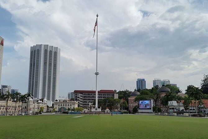 Kuala Lumpur Full Day Private Tour with 24 spots Of Wonders - Batik, watches, and the practical limits of the route