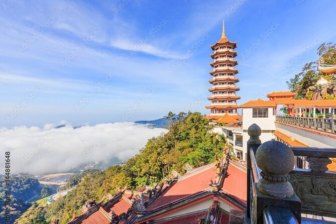 Kuala Lumpur (Genting Highlands 7.5 hours Private Tour) - From Kuala Lumpur heat to a mountain resort