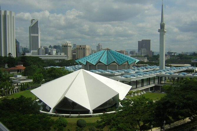 Kuala Lumpur Half Day City Private Tour - The Petronas Twin Towers, Kuala Lumpur’s famous first impression