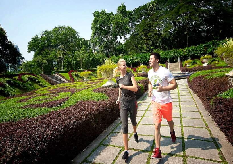 Kuala Lumpur: Half Day Group City Highlights Tour - What the vehicle and guide add