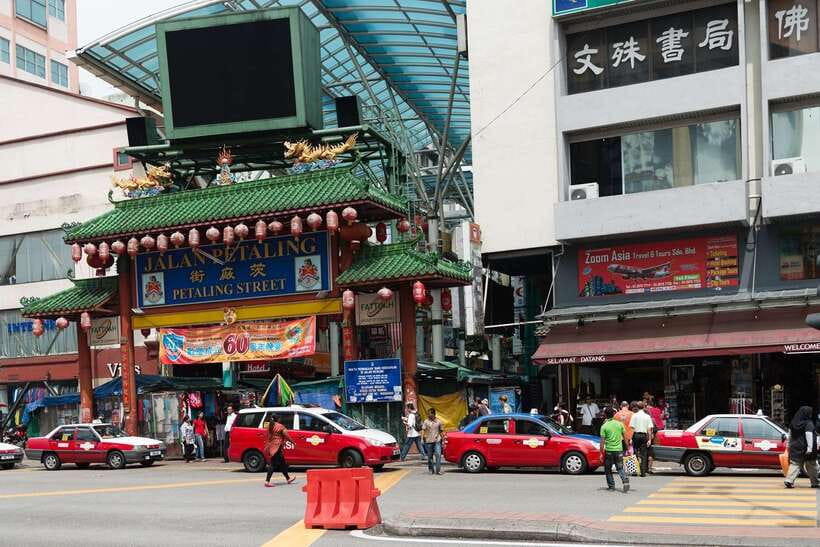 Kuala Lumpur: Half-Day Photo Tour with Petronas Twin Towers - What the private format changes