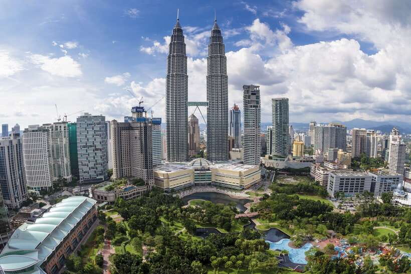 Kuala Lumpur: Half-Day Photo Tour with Petronas Twin Towers - Merdeka Square and the older face of Kuala Lumpur