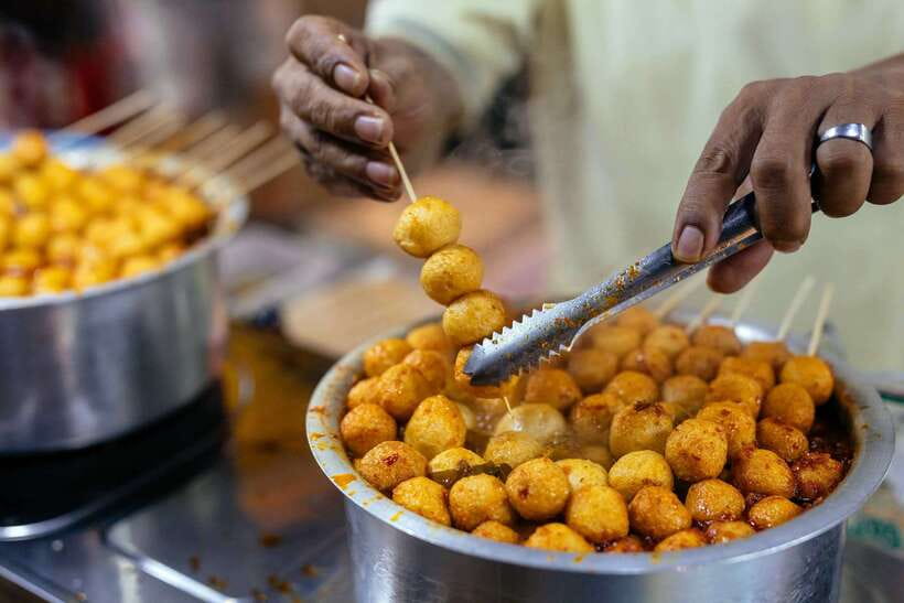 Kuala Lumpur: Local Street Food Night Tour - Jalan Alor after dark