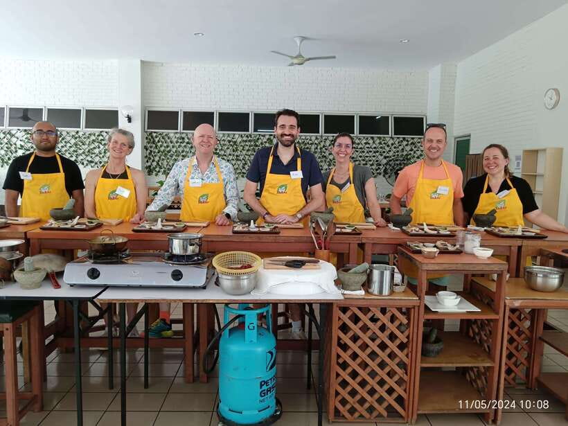 Kuala Lumpur: Malaysian Cooking Class with Market Tour - Starting at TTDI Wet Market at 8:30 AM