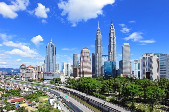 Kuala Lumpur Night City Tour: Experience the Nightlife - Sri Maha Mariamman Temple and Chan See Shu Yuen Temple