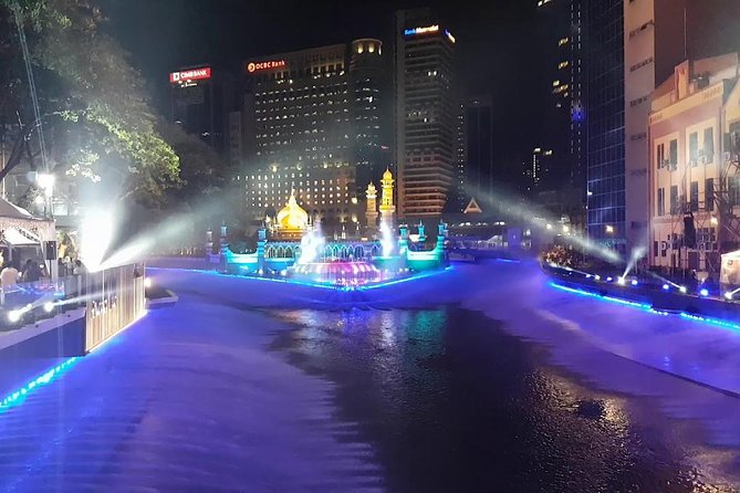 Kuala Lumpur Night Tour with Saloma Bridge - Petronas Twin Towers: the final skyline photograph