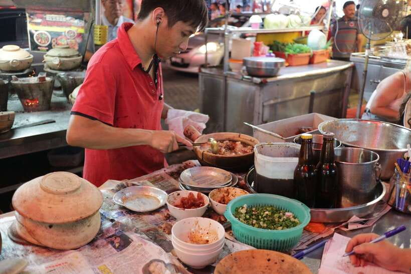 Kuala Lumpur: Nightlife Street Food Tour with 6 Tastings - How much food do you actually get?