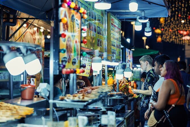Kuala Lumpur: Nightlife Walking Tour with Local Guide - A smart way to see Kuala Lumpur after dark
