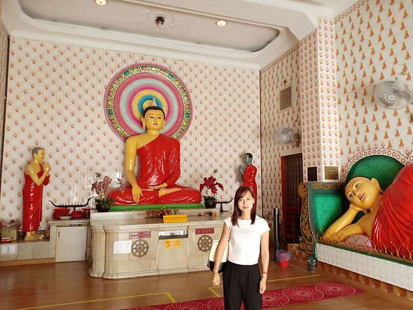 Kuala Lumpur: Private Batu Cave, National Mosque Tour, Lunch - Petaling Street and Central Market