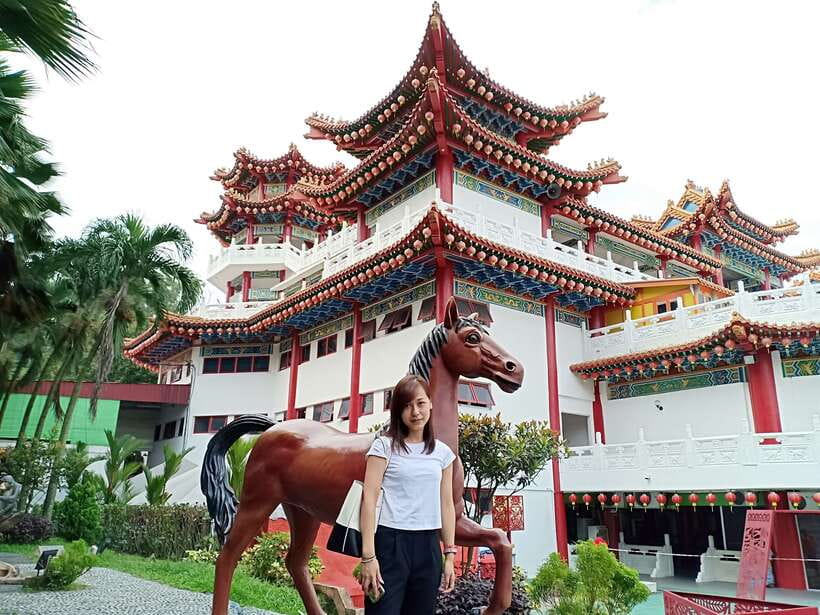 Kuala Lumpur: Private Batu Cave, National Mosque Tour, Lunch - Little India lunch in Brickfields