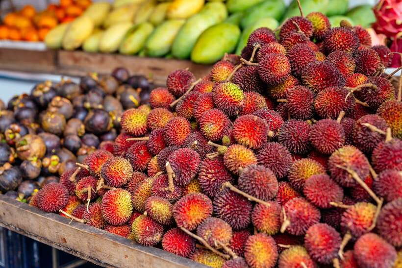 Kuala Lumpur: Private Food Tour – 10 Tastings with Locals - Guan Di Temple and Sri Mahamariamman Temple