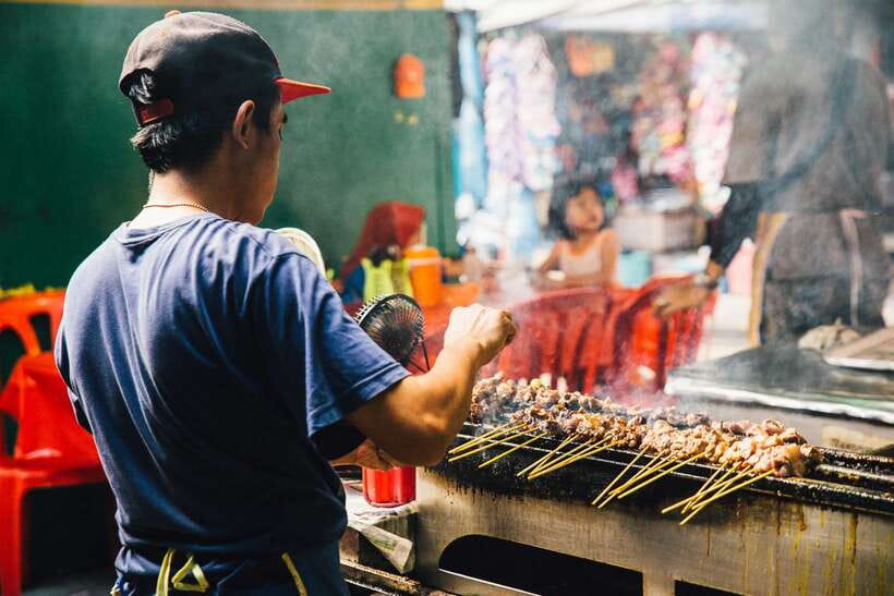 Kuala Lumpur: Private Food Tour – 10 Tastings with Locals - Vegetarian options and food preferences