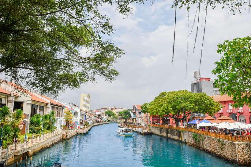 Kuala Lumpur: Private Malacca Night Tour w/Cruise & Trishaw - Why Malacca works well as a night trip