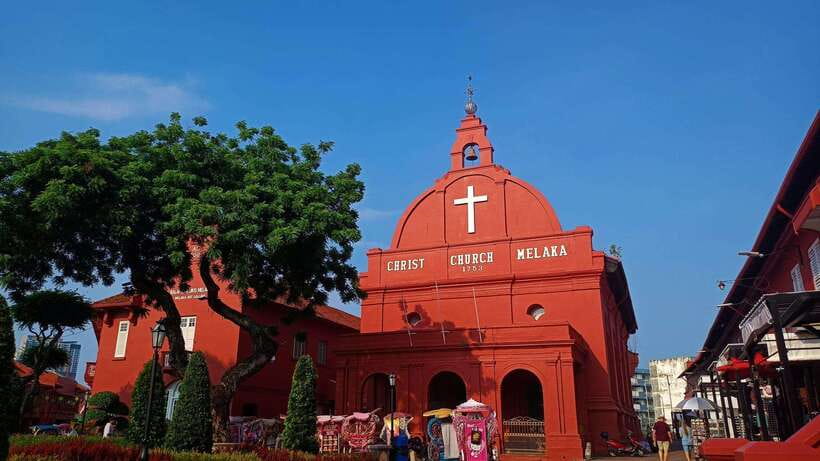 Kuala Lumpur: Private Malacca Night Tour w/Cruise & Trishaw - The climb to St. Paul’s Hill